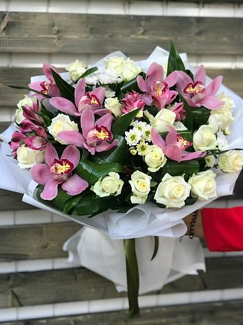 Букет цветов из: Розы и Хризантемы в Ленинском