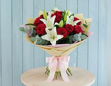 Букет цветов из:  Лилии и Розы в Ленинском
