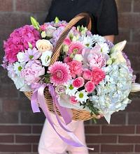 Композиция солнечный день в Ленинском Цветочная композиция из Розы, Хризантемы, Пионы и Лизиантусы в корзине в Ленинском
