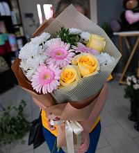 Букет цветов из:  Герберы, Розы и Хризантемы в Ленинском