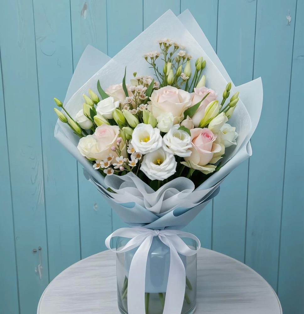 Букет цветов из: Розы и Лизиантусы в Ленинском