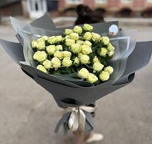 Букет Белые кустовые розы Солинеро в Ленинском