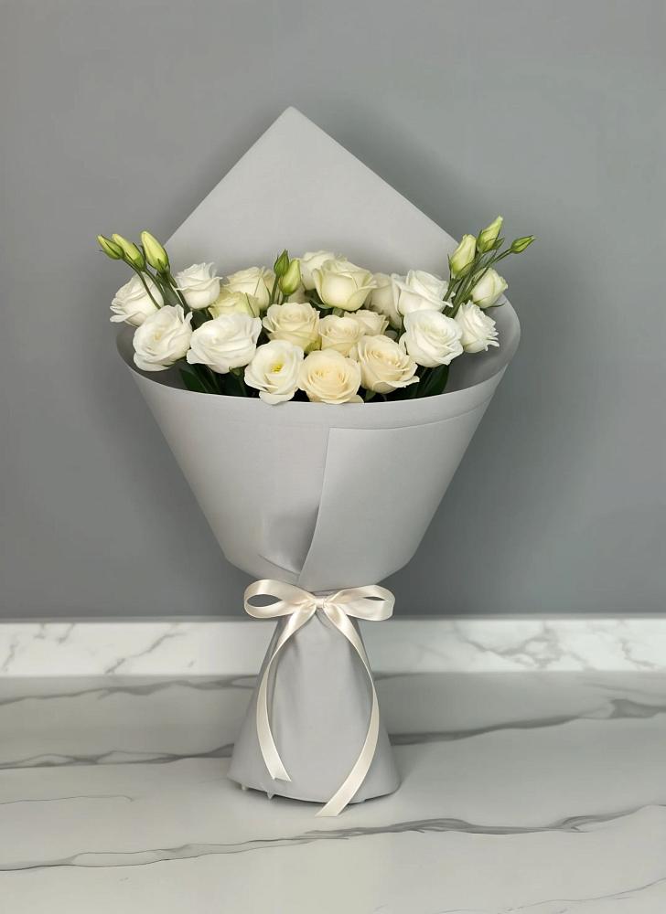 Букет цветов из: Розы и Лизиантусы в Ленинском