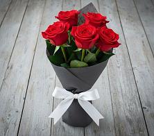 Букет 5 Красных роз Эдлесс Лав в Ленинском