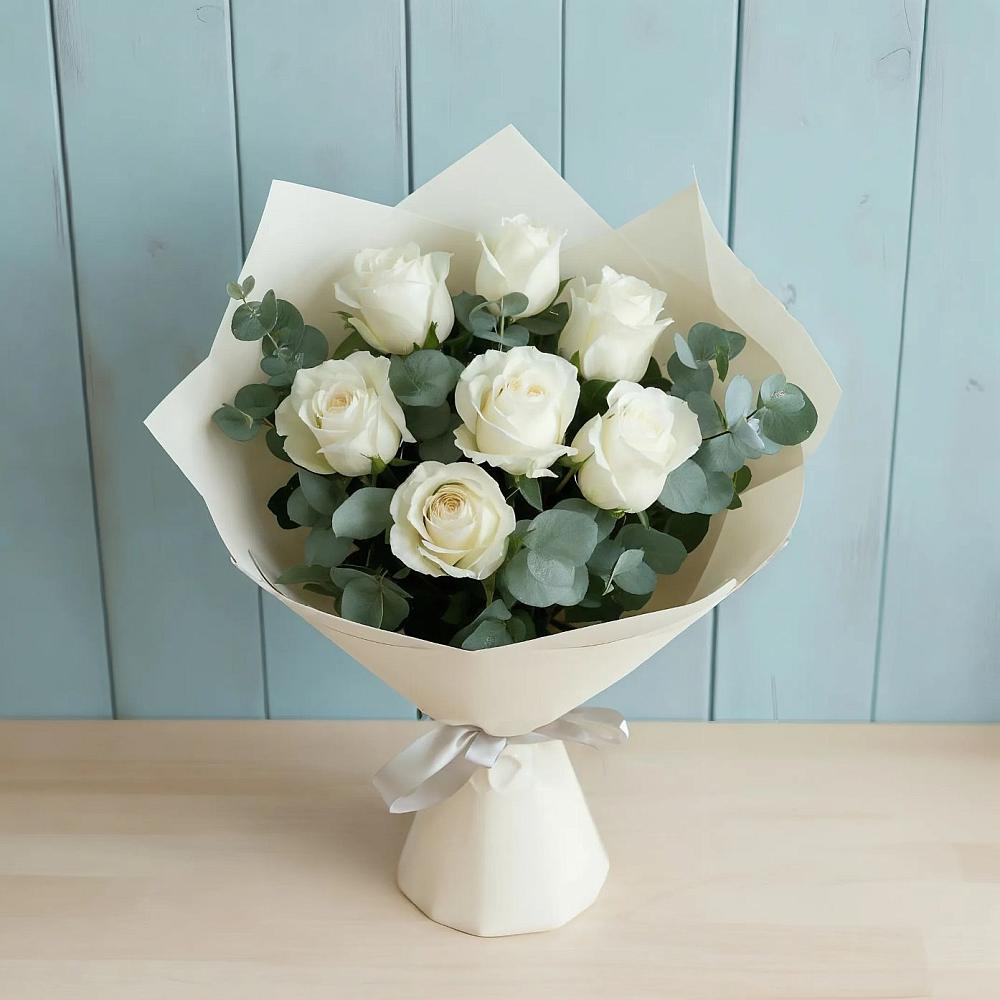 Букет Белые розы в Эвкалипте в Ленинском