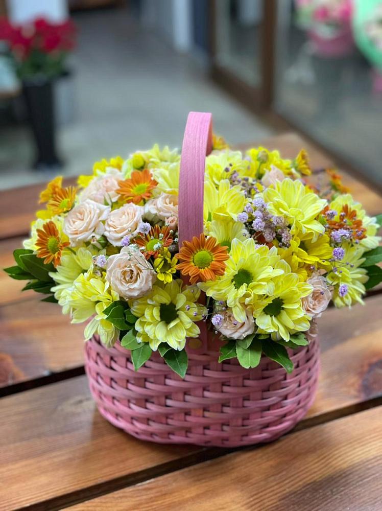Цветочная композиция из Хризантемы и Розы в корзине в Ленинском