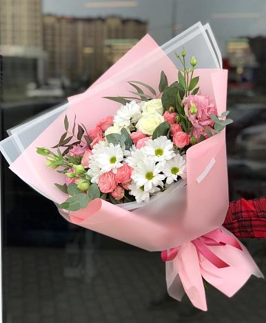Букет цветов из: Розы, Лизиантусы и Хризантемы в Ленинском