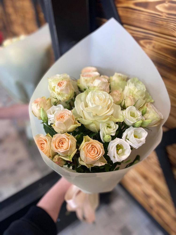 Букет цветов из: Розы и Лизиантусы в Ленинском